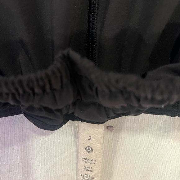 Lululemon Hotty Hot Shorts in Black (2.5 inseam) - Picture 4 of 5